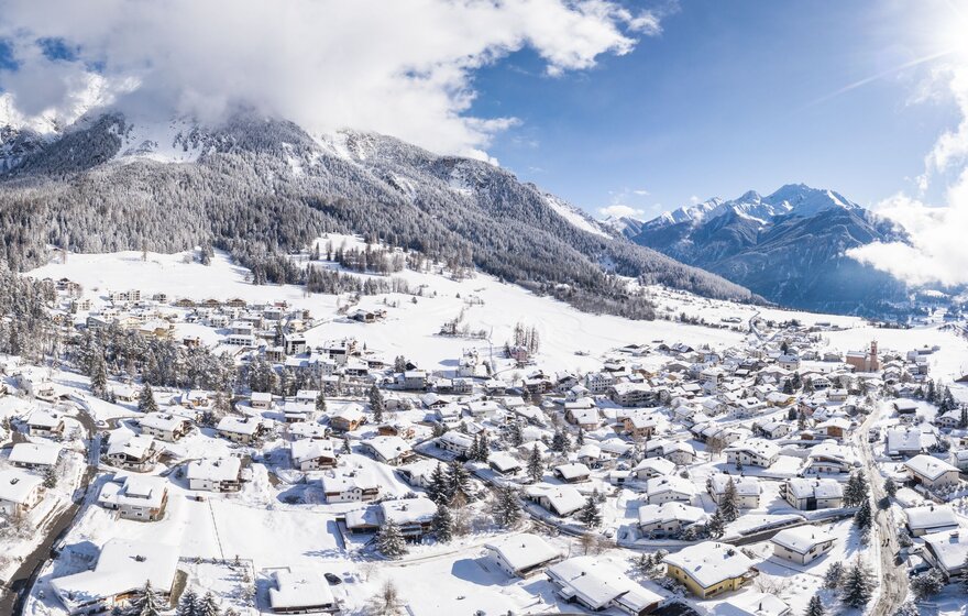 Dorf Lantsch/Lenz im Winter in der Ferienregion Lenzerheide | © Sundroina Pictures/Ferienregion Lenzerheide